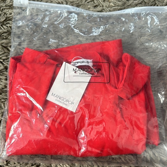 Mango pop | v neck tee size small - Picture 2 of 2